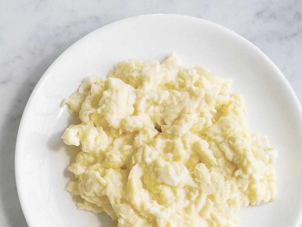 Guide étape par étape pour préparer des œufs brouillés parfaits : Astuces et conseils